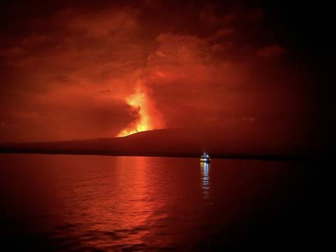 Volcán de la isla Fernandina en Galápagos inicia nuevo proceso eruptivo