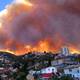 Gran incendio forestal cubre de humo el cielo de Valparaíso, en Chile 