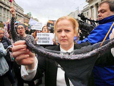 Indignación por tanga que se mostró como prueba en un juicio de violación en Irlanda 