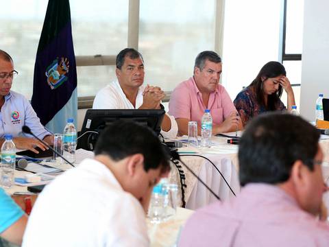 Fernando Bustamante y Oswaldo Larriva se van de AP por ‘vanidosos’, dice Rafael Correa