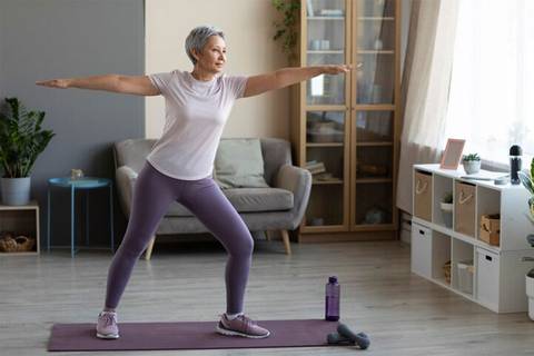 Cuáles son los mejores ejercicios para tonificar el cuerpo y aumentar la masa muscular en las mujeres de 50 años