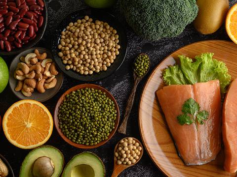 Los 7 alimentos de la dieta de la longevidad que ayudan a reducir en cinco días el envejecimiento, la resistencia a la insulina y la grasa hepática