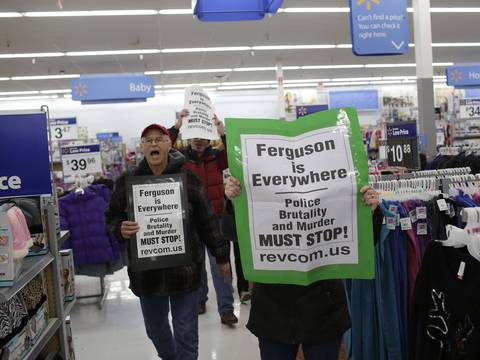 Manifestantes sabotean ventas de 'Viernes Negro' en Ferguson