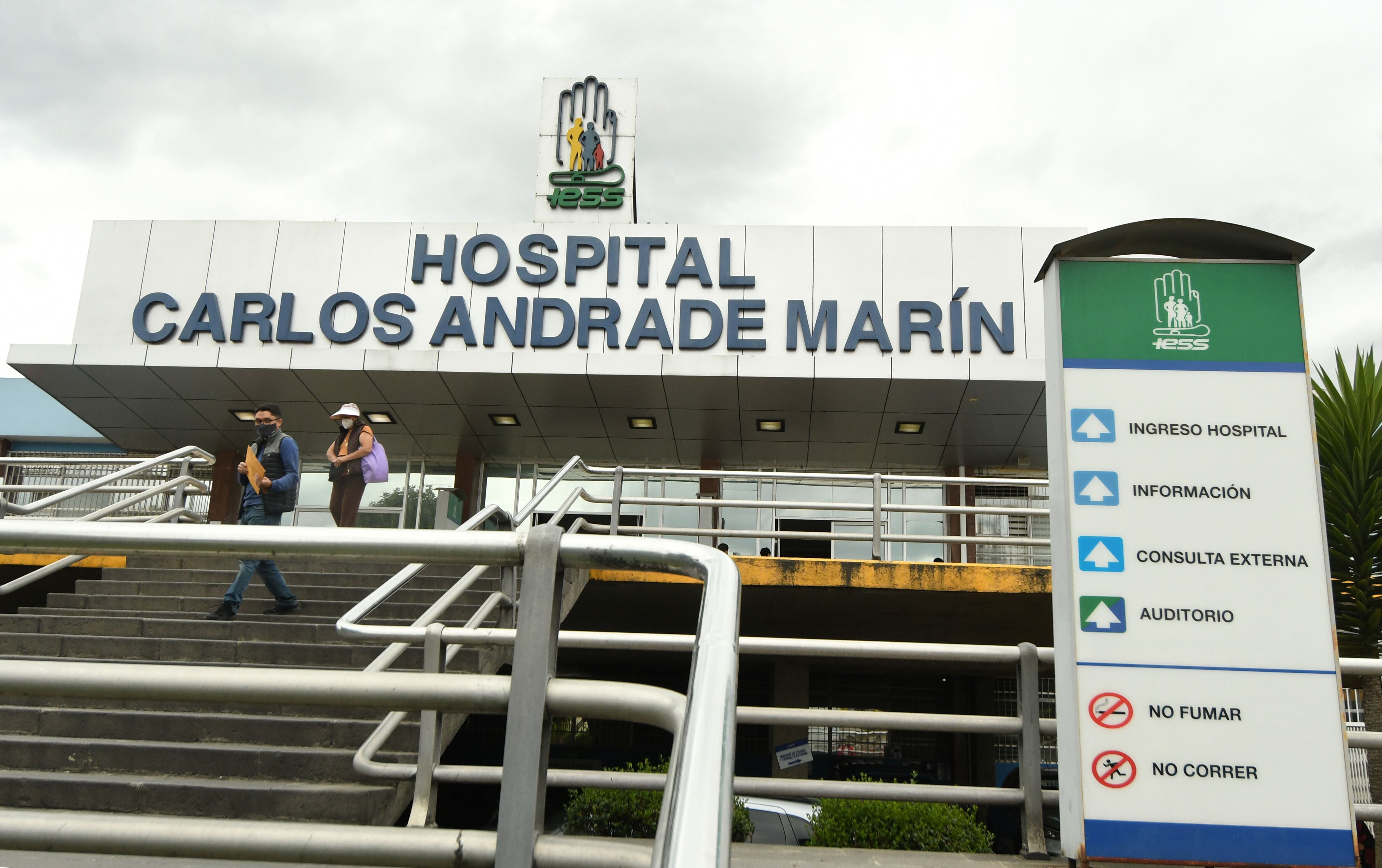 Para octubre, IESS ofrece tener un abastecimiento del 95 % en medicinas y dispositivos médicos