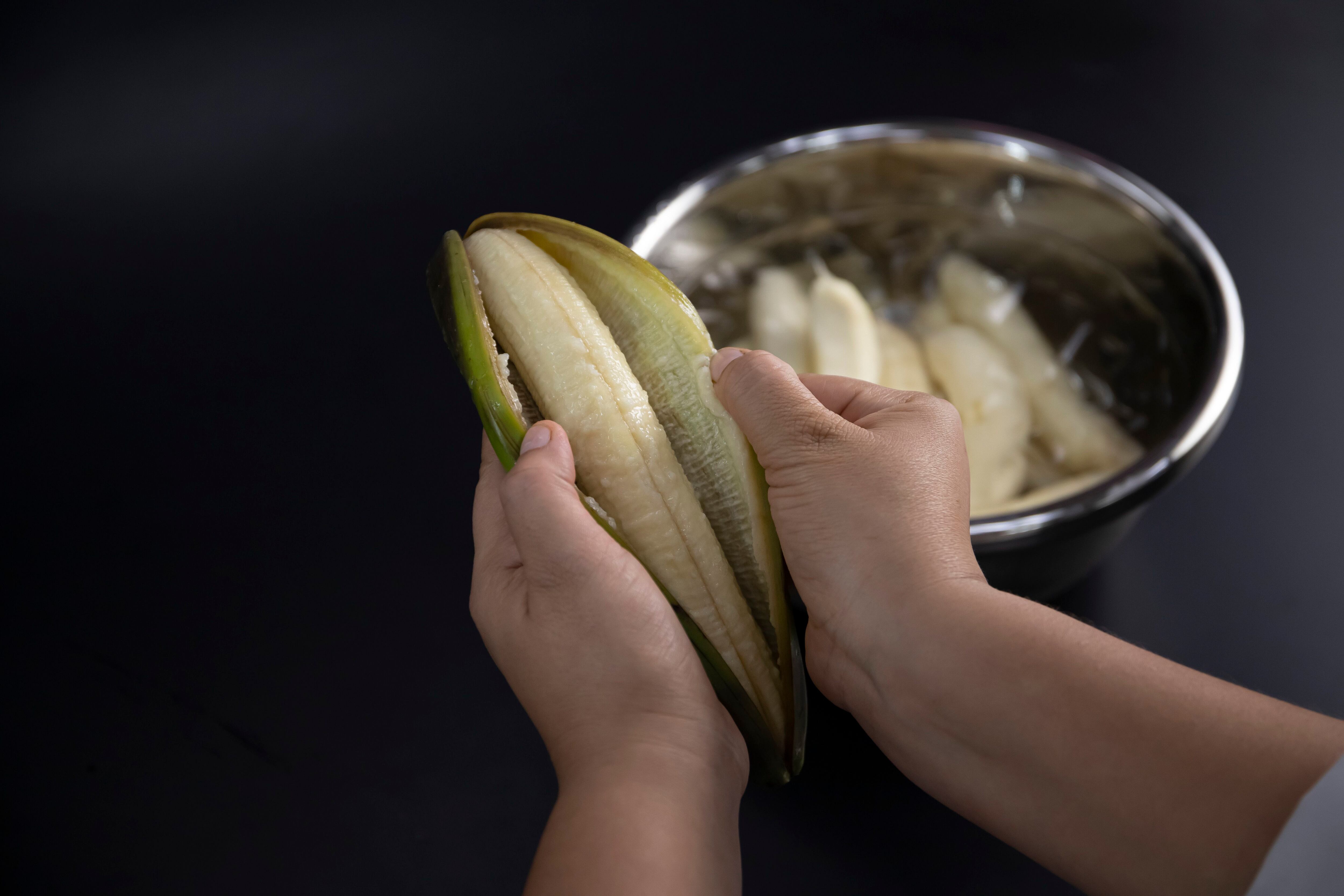 El banano tiene su guía culinaria: Escuela de los Chefs y AEBE presentan recetario inédito con técnicas y preparaciones de sal y de dulce