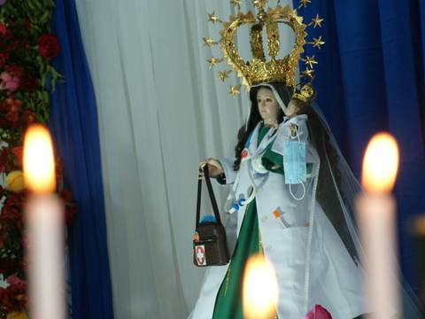 La Virgen de El Cisne regresó a su santuario después de último sobrevuelo por Loja