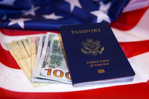 ¿Se debe llevar dinero en efectivo al viajar a Estados Unidos como turista? Este es el motivo y la cantidad mínima a declarar