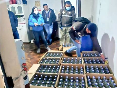 Alcohol adulterado circuló en recintos de dos provincias; se investiga a responsable de ‘mezcla con veneno’