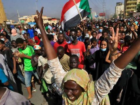 4 claves para entender la caótica situación que se vive en Sudán tras la toma de poder por parte de los militares