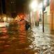 Caos en Guayaquil por fuerte lluvia que deja inundación
