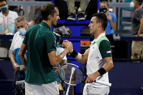 Roberto Bautista derriba a Daniil Medvédev en los cuartos de final del Masters de Miami
