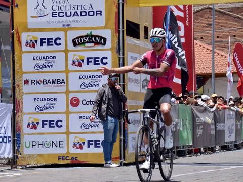 Robinson Chalapud arrasa en la segunda etapa de la Vuelta Ciclística al Ecuador