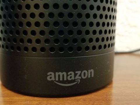 Amazon planea cobrar suscripción mensual por versión de Alexa con inteligencia artificial