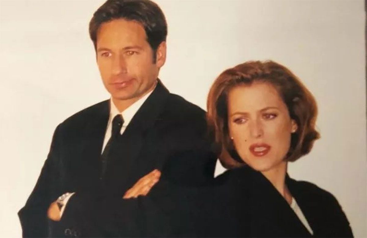 Así cambiaron los protagonistas de la exitosa serie de ciencia ficción “Expediente X”: David Duchovny de 62 años y Gillian Anderson de 52 a tres décadas del estreno