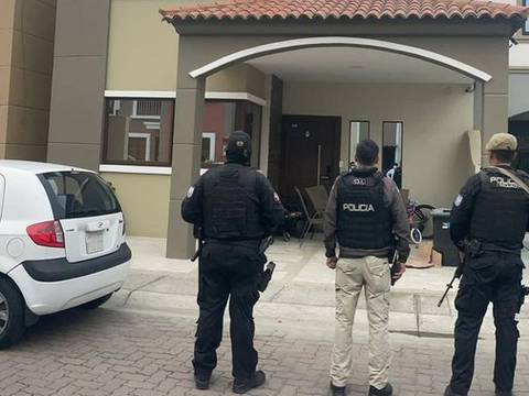 Cuatro detenidos por supuestamente beneficiarse de bienes de miembro fallecido de los Latin King por un valor que asciende a 8 millones de dólares