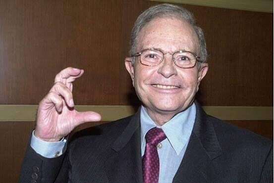 Tiene uno que bajarse de su pedestal, ser humilde y pedir empleo”: El final  humillante de Raúl Velasco cuando perdió el programa “Siempre en Domingo” |  Televisión | Entretenimiento | El Universo