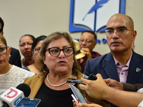 Universidad de Guayaquil envuelta en lío por la subrogación