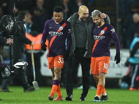 Manchester City avanza con ayuda del árbitro a semifinales de la FA Cup