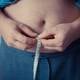Una nueva investigación afirma que la vacuna de Pfizer pierde efectividad en personas con obesidad