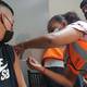 Vacunación de estudiantes fiscales y particulares se inició por convocatoria en Guayaquil  