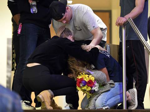 California: Familiares de víctimas de tiroteo lloran a fallecidos