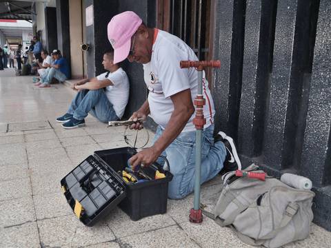 El empleo pleno cayó 3 % en Quito, la sede burocrática, según el INEC