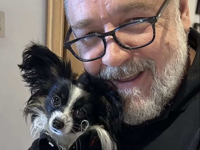 In an interview, Russell Crowe cries over the death of his dog, which was run over on the same day as the anniversary of his father’s death