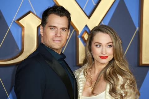 Henry Cavill desmiente los rumores de separación con su novia Natalie Viscuso: ambos fueron vistos saliendo de un hotel en Londres