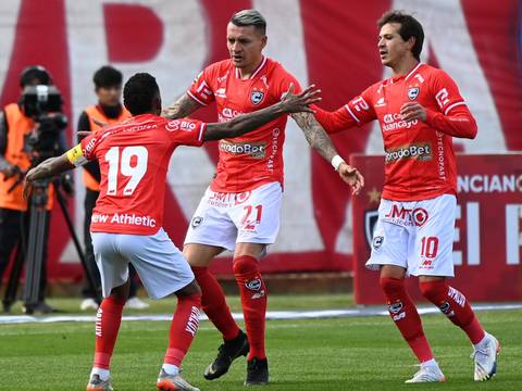 Carlos Garcés es implacable con Cienciano: anota triplete y es el máximo goleador de Perú