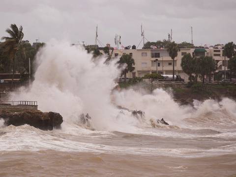 El paso del huracán Elsa por la zona caribeña de Santa Lucía deja un muerto 