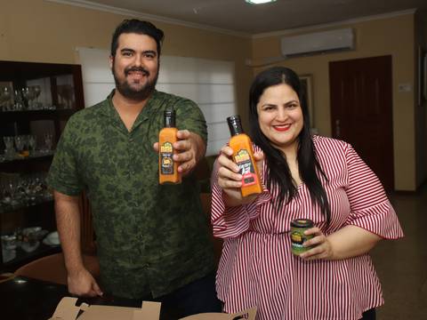 ‘Nos quedamos en el aire, pero logramos salir adelante’: María José y Omar emprendieron en pandemia un negocio de salsas