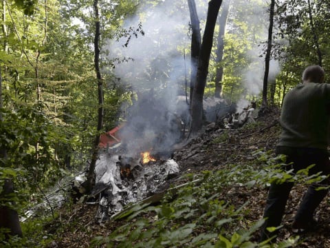 Mueren 7 paracaidistas al chocar 2 aviones en Eslovaquia; 31 sobrevivieron al saltar