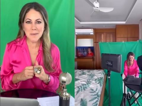 Denisse Molina convierte su dormitorio en un estudio para entrevistar a los candidatos presidenciales de Ecuador