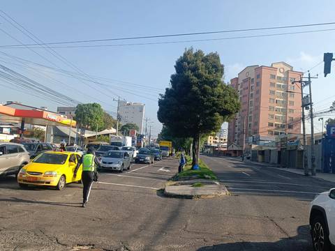 Más de 20 intersecciones de calles con semáforos apagados en Quito