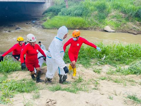 Encuentran cadáver flotando en el río Portoviejo 