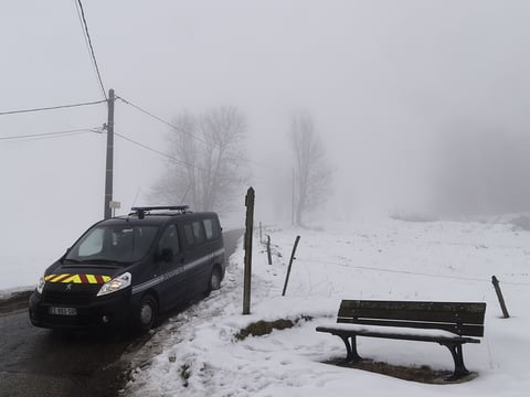 Rescatan ileso a niño sepultado por avalancha de nieve en los Alpes franceses
