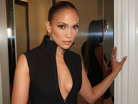 Las “peligrosas” sandalias Gucci de Jennifer Lopez que forman parte de su colección de plataformas y que usa para ir a comprar muebles de su nueva mansión en Los Ángeles