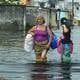 Agua mezclada con desechos, riesgo en Durán