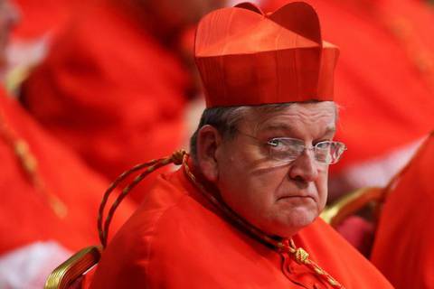 La decisión “sin precedentes” del papa Francisco de desalojar de su residencia en el Vaticano al cardenal crítico Raymond Burke
