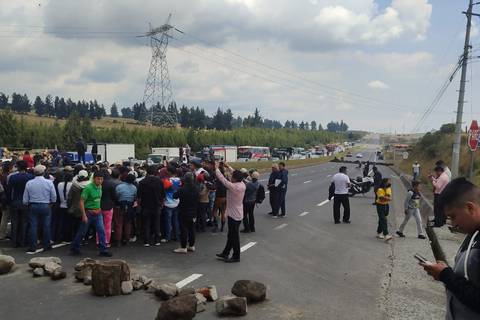 Comuneros de El Boliche cerraron temporalmente el tránsito en la Panamericana tras atropellamiento de dos niñas 