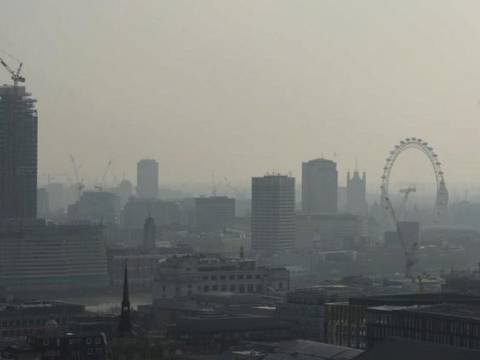 Autoridades de Reino Unido alertan sobre contaminación del aire que produce demencia