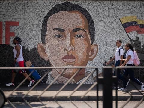 Chavismo festeja 25 años en el poder en Venezuela intentando mantener la figura de Hugo Chávez como el ‘padre de la revolución’