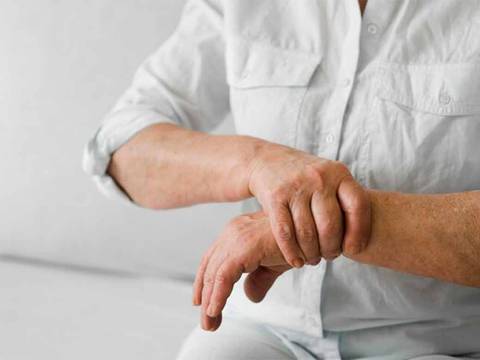 El primer síntoma del Parkinson que puede aparecer 20 años antes de su diagnóstico