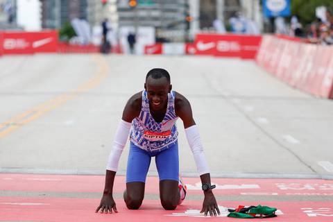 ¿Quién era Kelvin Kiptum, dueño del récord mundial de maratón, que murió en un trágico accidente de tránsito?