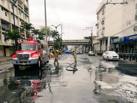 Dos afectados por incendio por presunta acumulación de gases en casa del sur de Guayaquil