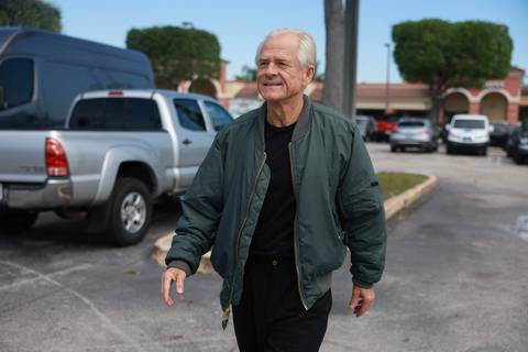 Peter Navarro, exasesor de Donald Trump,  ingresa en una cárcel federal en Miami