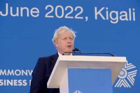 Boris Johnson defiende acuerdo de envío de migrantes a Ruanda durante su visita en el país