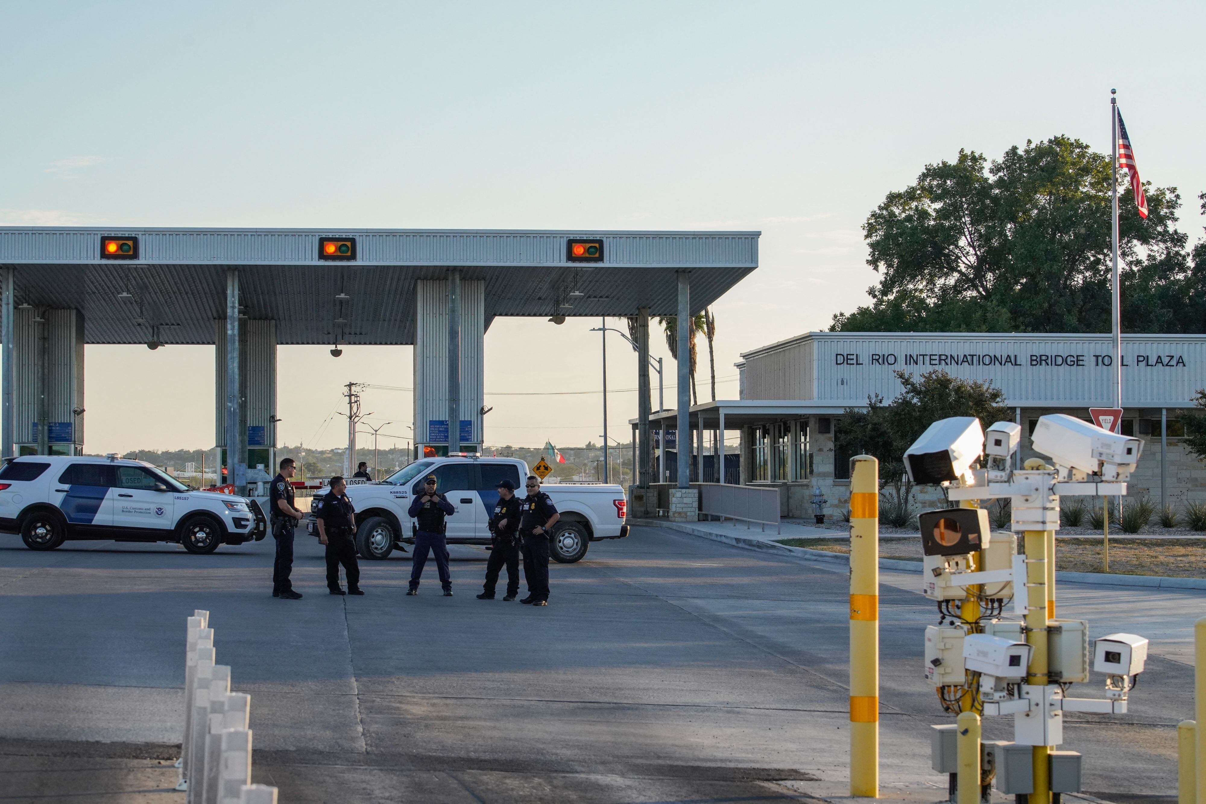 Migrantes Ecuatorianos Deportados De Estados Unidos O Detenidos Por Patrulla Fronteriza Han Pagado O Deben Pagar 1 344 660 000 Dolares A Coyotes Informes Noticias El Universo