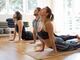 Las posturas de yoga más sencillas y cómodas que te ayudan a mejorar tu flexibilidad