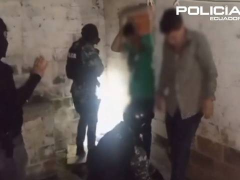 Secuestrados en Quevedo fueron liberados durante operativo: policía los encontró amarrados de pies y manos en una casa